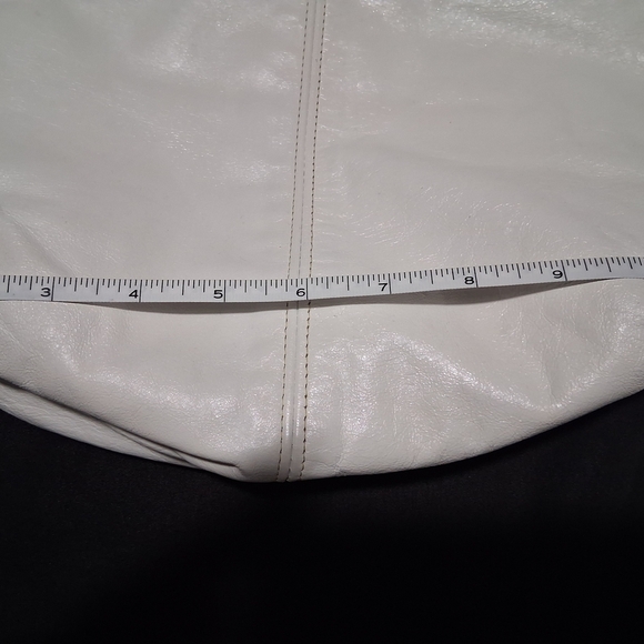 SAS White Leather Shoulder Bag with Soft Structure - Picture 8 of 8